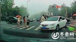 网红爆料青岛事故车视频,惊险瞬间引发网友热议 第1张 网红爆料青岛事故车视频,惊险瞬间引发网友热议 第1张